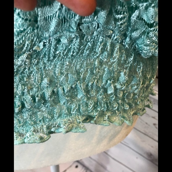 𝅺opulent Lace Top! - Picture 6 of 6